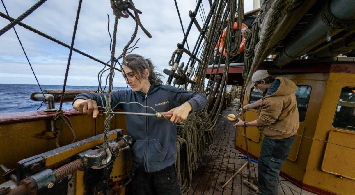 Close-hauled good sailing, closing up to the African coast by Jordi Plana Morales
