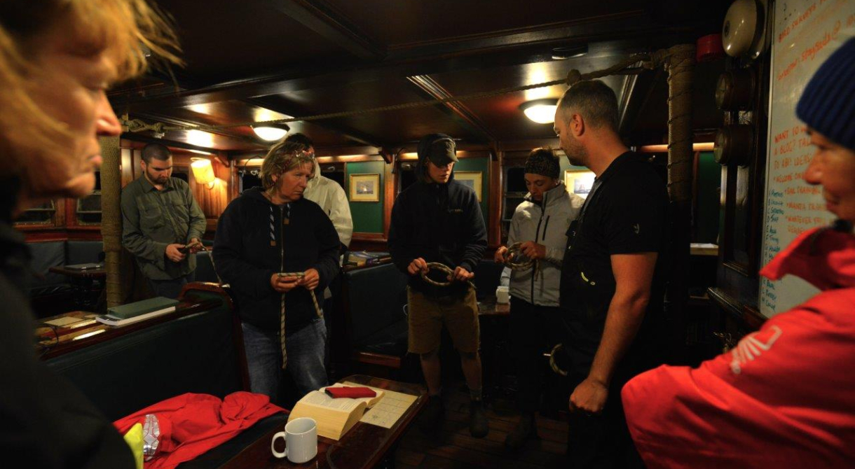 Knots in the night. By Amelie.jpg