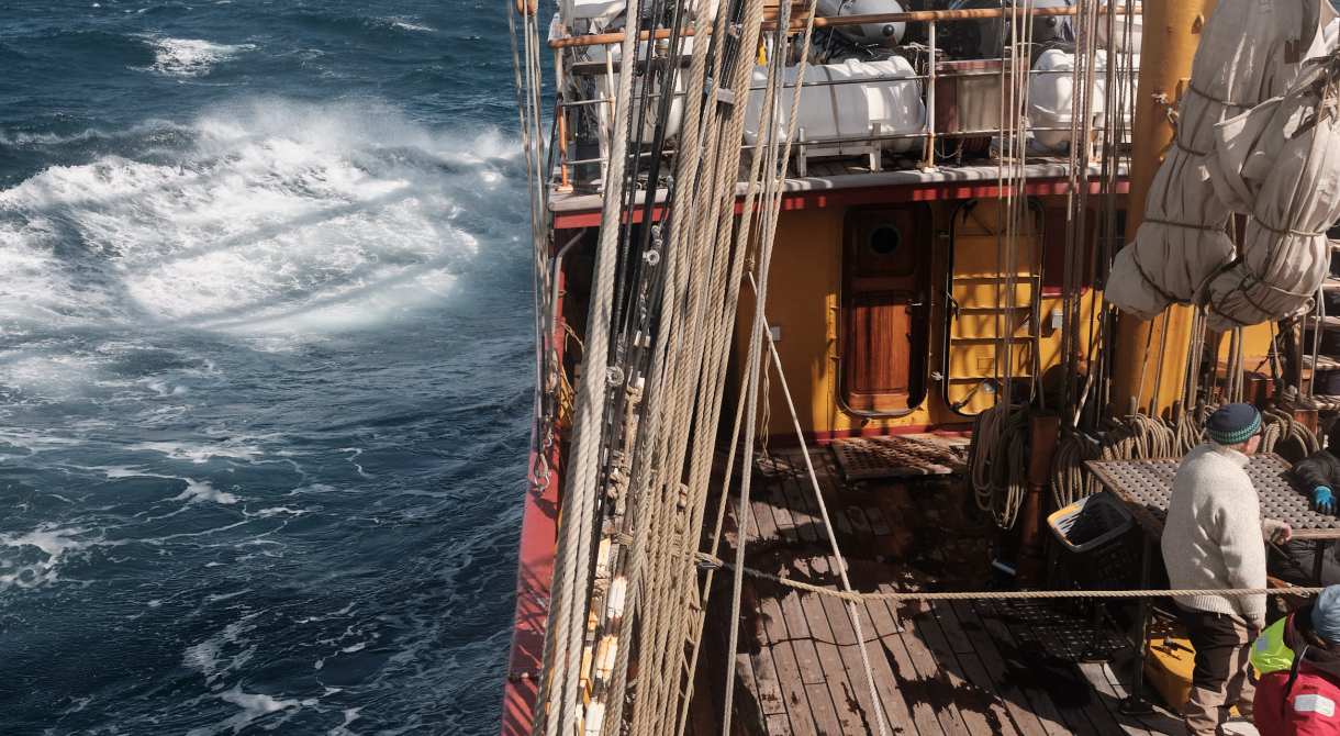 Waves passing in the night - Richard Simko ANT 3 2025