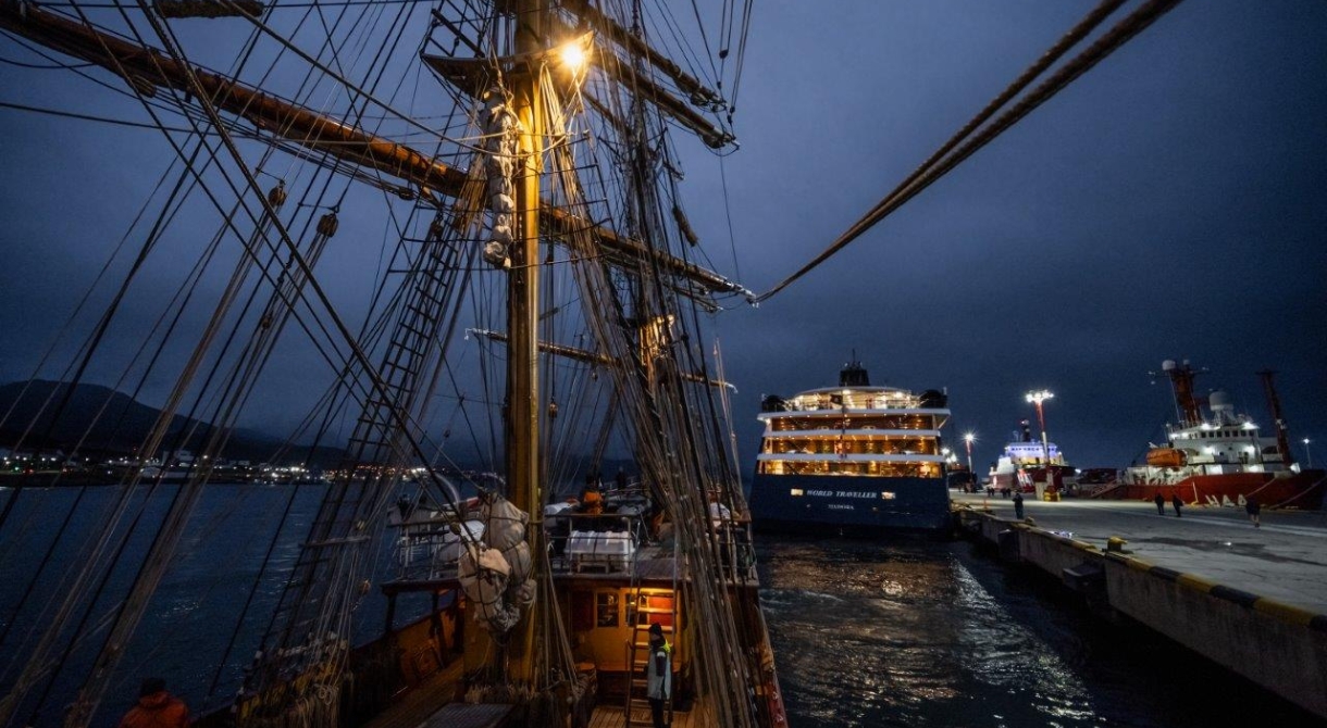 Chilean channels voyage ushuaia by Jordi Morales