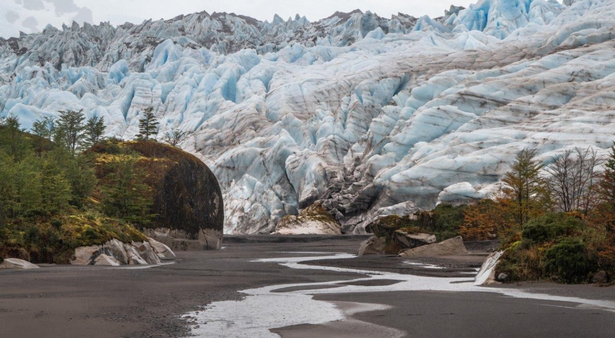 Sailing in the Chilean channels Fiordo Peel - Estero Amalia (Skua Glacier)
