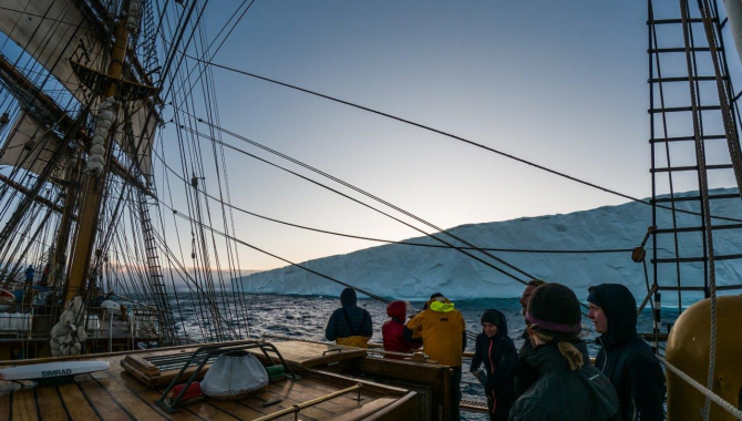 Tabular icebergs and 35kn wind on departing South Georgia