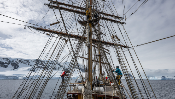 the western shores of the Antarctic Peninsula