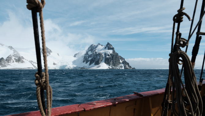 Waves passing in the night - Richard Simko ANT 3 2025