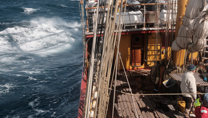 Waves passing in the night - Richard Simko ANT 3 2025