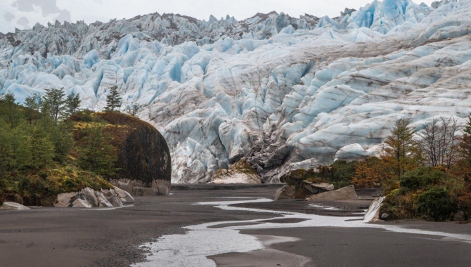 Sailing in the Chilean channels Fiordo Peel - Estero Amalia (Skua Glacier)