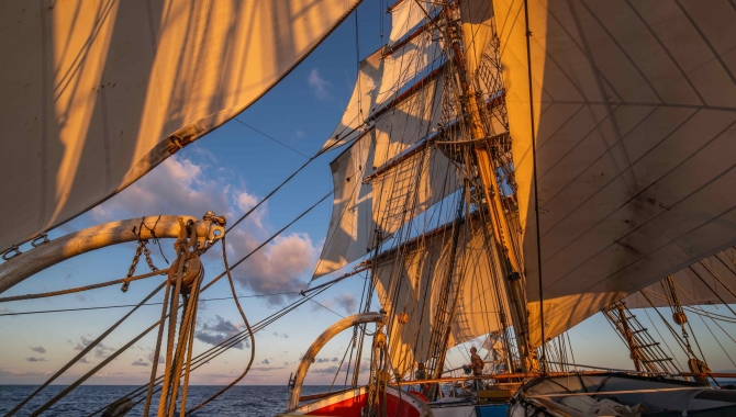 Evenening light Pacific sailing