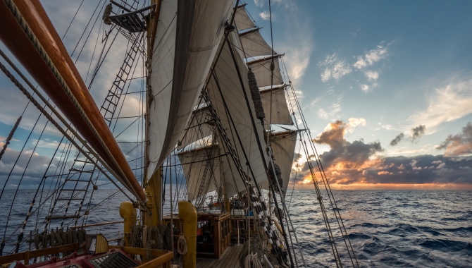 Crossing the Pacific under sail
