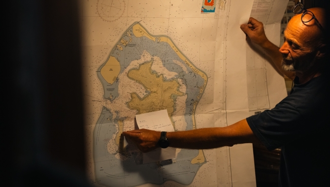 Bark EUROPA in Taha'a by Fraser Edwards