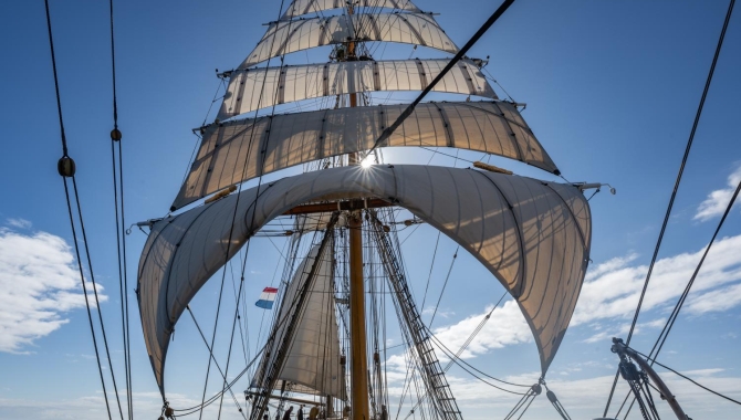 Sailing towards Cape Horn by Jordi Plana Morales