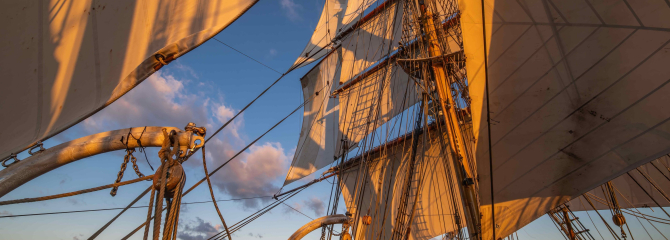 Evenening light Pacific sailing