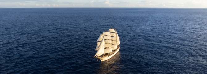 Ocean sailing by Isley Reust